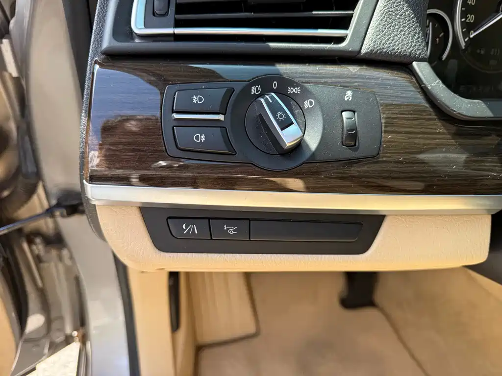 BMW 7 Series 2011 — фото 20