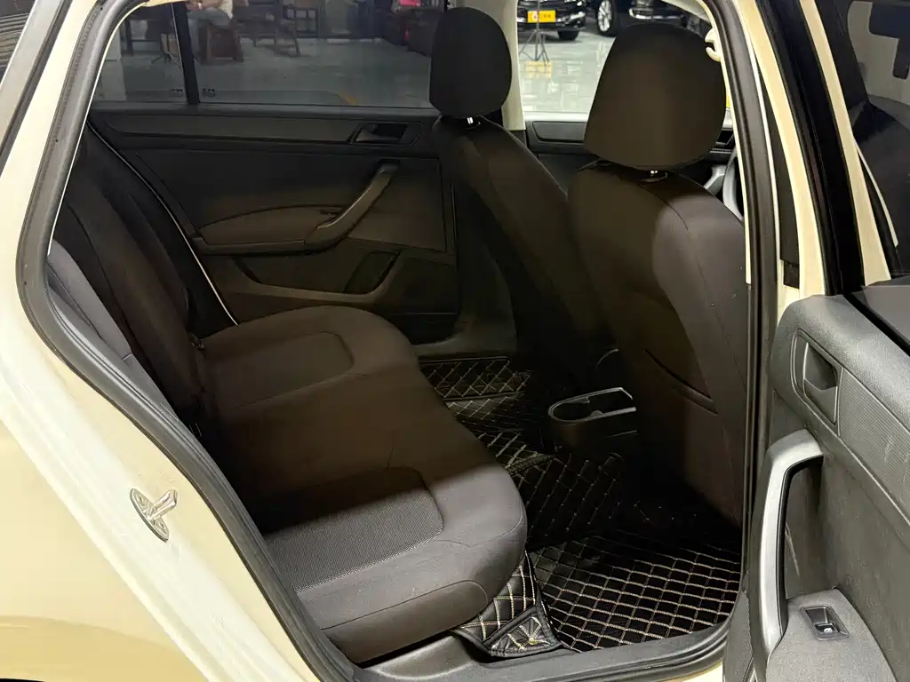 Skoda Rapid Spaceback 2019 — фото 10