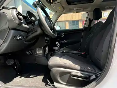 MINI MINI 2023