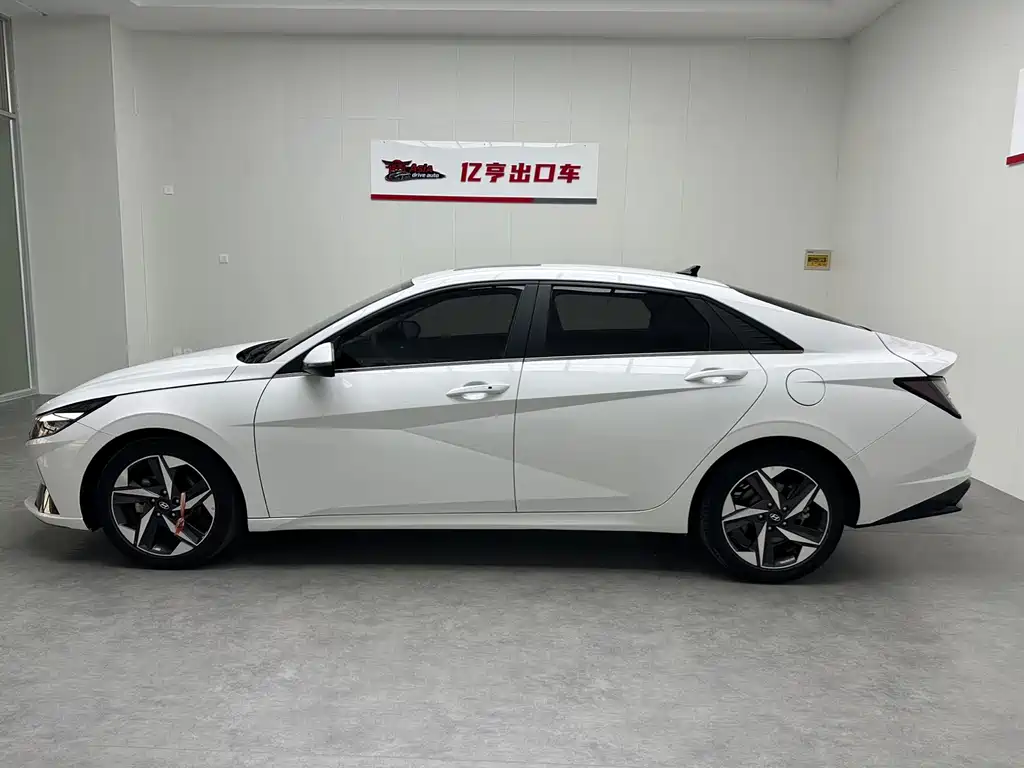 Hyundai Elantra 2023
