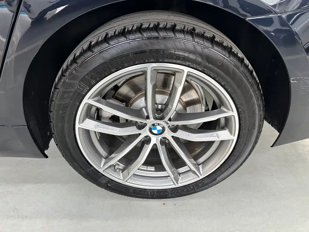 BMW 5 Series 2019 — фото 13