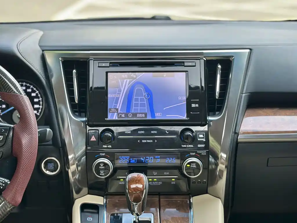Toyota Alphard 2017 — фото 24