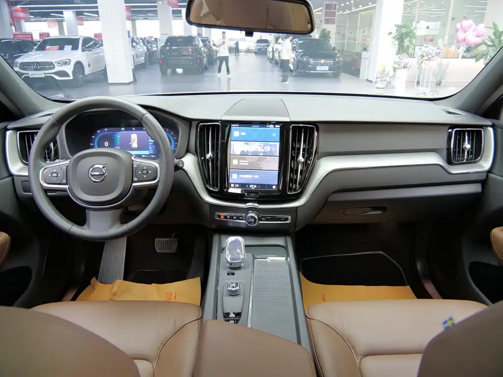Volvo XC60 2024 — фото 12
