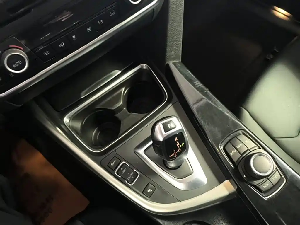 BMW 3 Series 2015 — фото 14