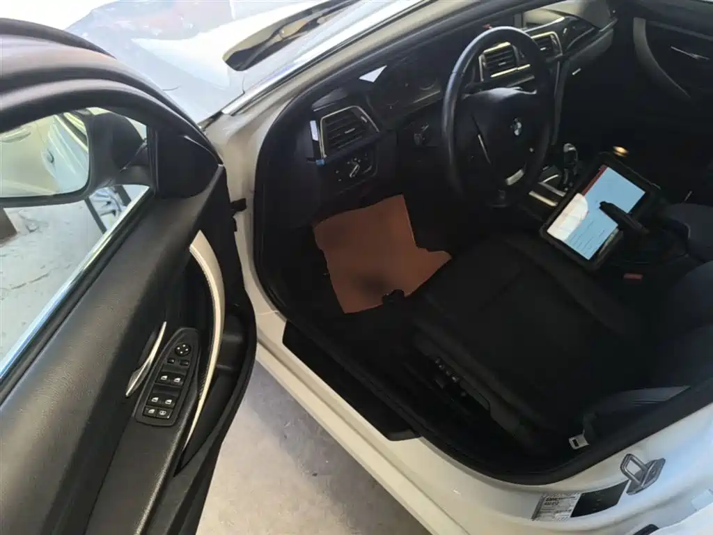 BMW 3 Series 2015 — фото 16
