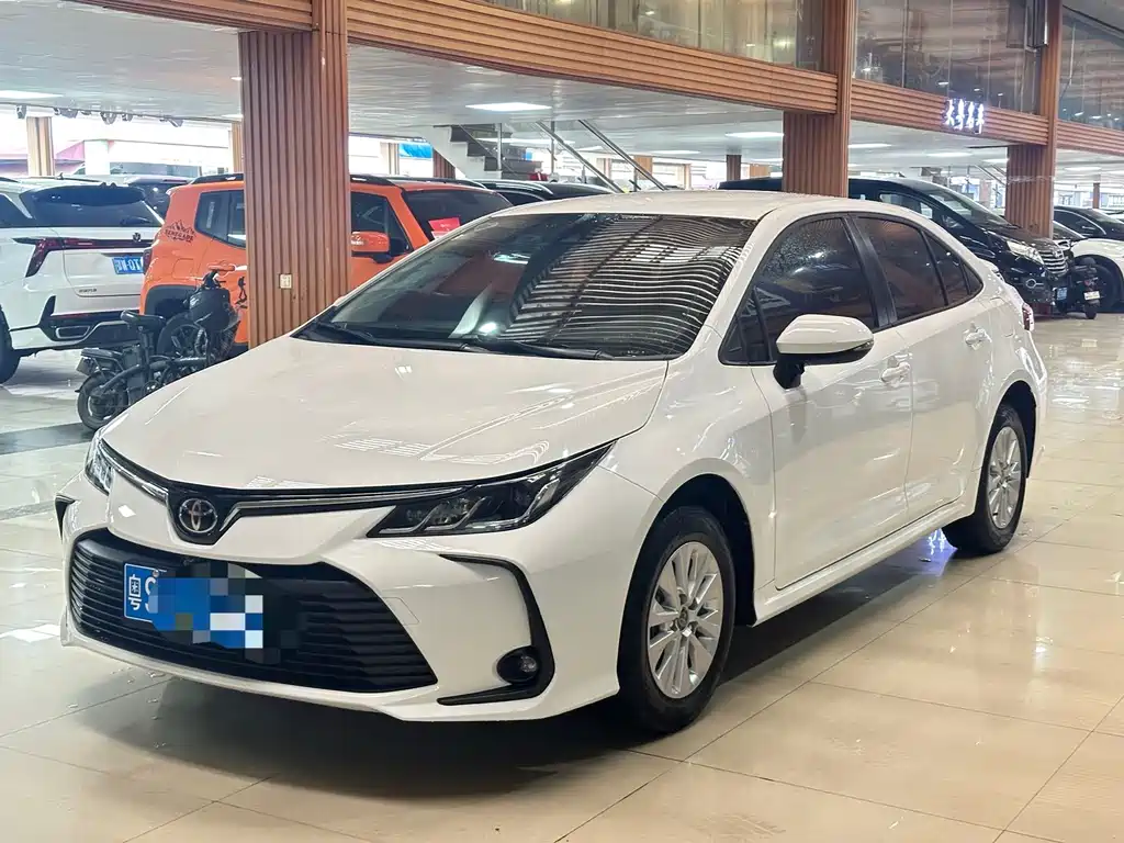 Toyota Corolla 2023 — фото 1