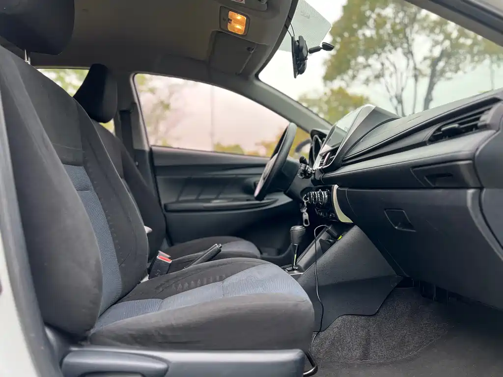 Toyota Yaris L 2019 — фото 21