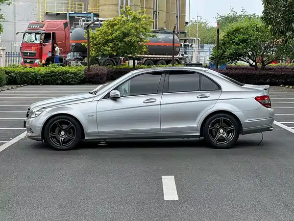 Mercedes-Benz C-Class 2011