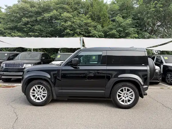 Land Rover Defender 2026