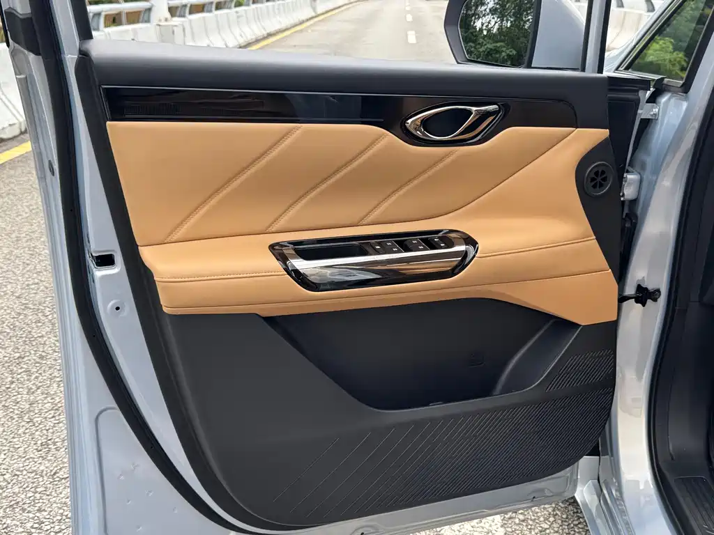 GAC Motor E8 PHEV 2024