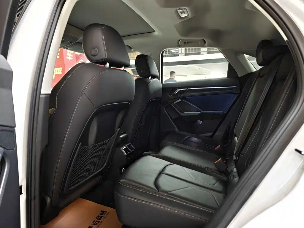 Audi Q3 Sportback 2023 — фото 11