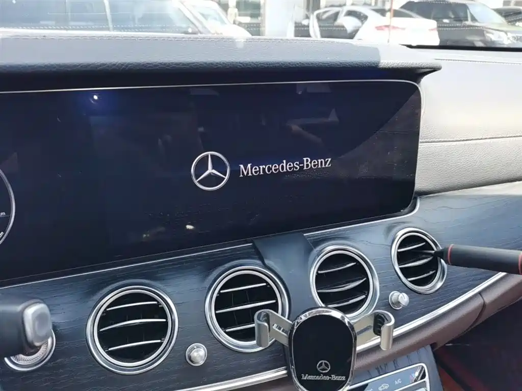 Mercedes-Benz E-Class 2019 — фото 13