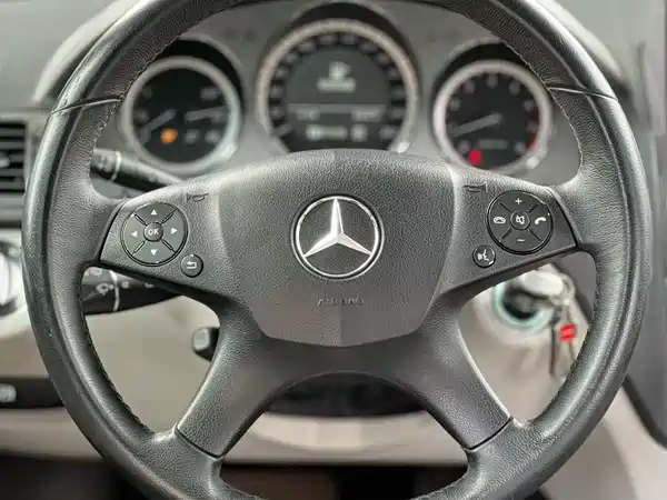 Mercedes-Benz C-Class 2011