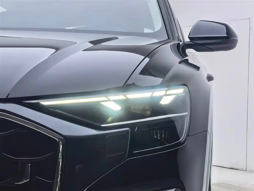 Audi Q8 2025 — фото 15