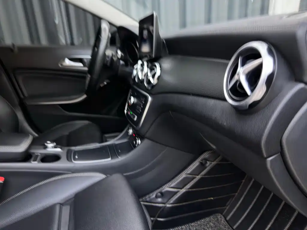 Mercedes-Benz GLA 2018 — фото 23