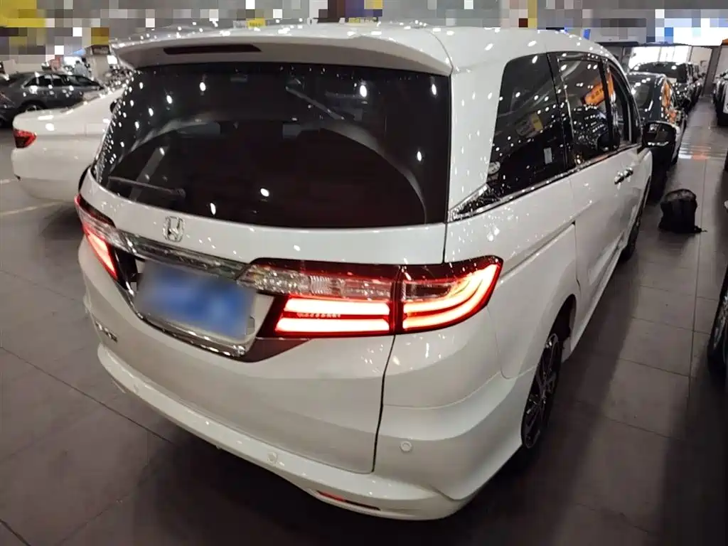 Honda Odyssey 2017 — фото 7