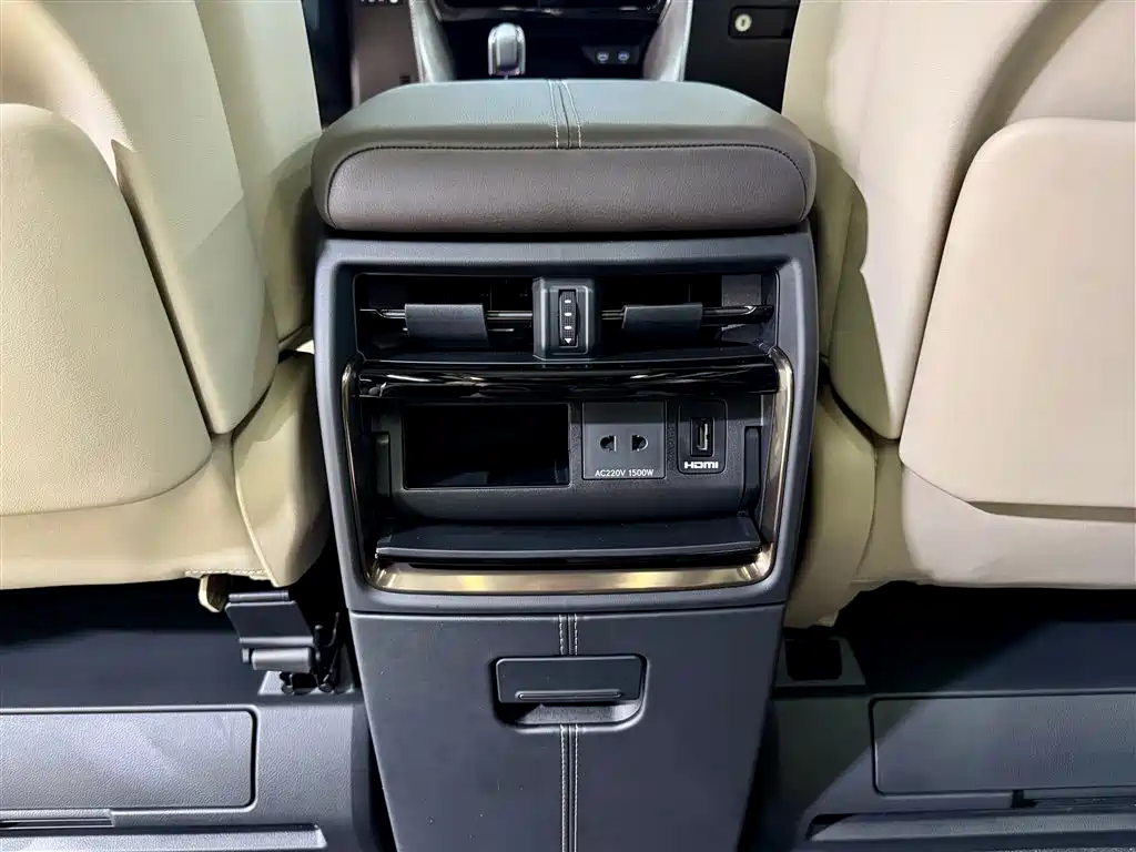 Toyota Vellfire 2024 — фото 26