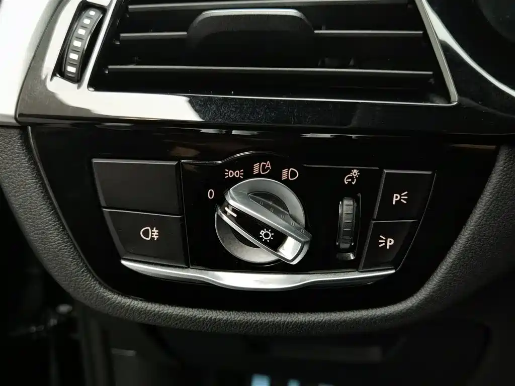 BMW 6 Series GT 2020 — фото 21
