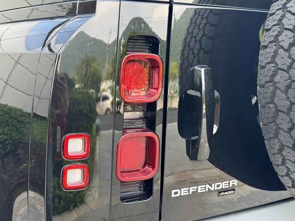 Land Rover Defender 2021 — фото 19