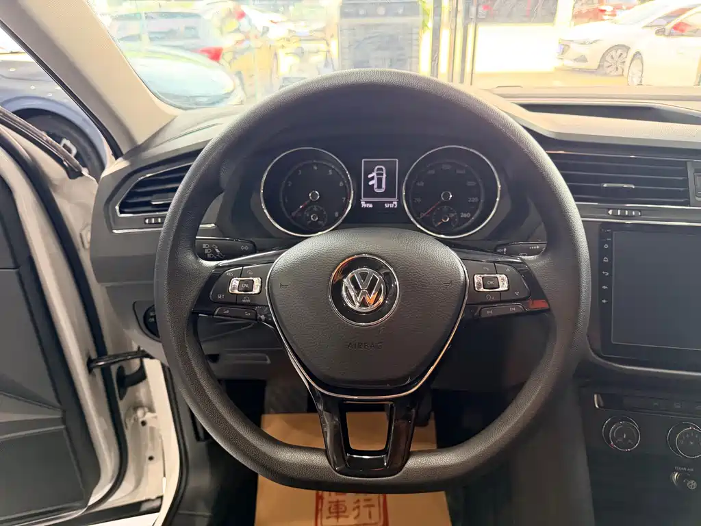 Volkswagen Tiguan L 2017 — фото 13