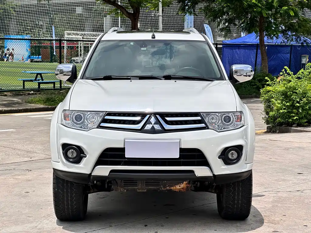Mitsubishi Pajero Sport 2016