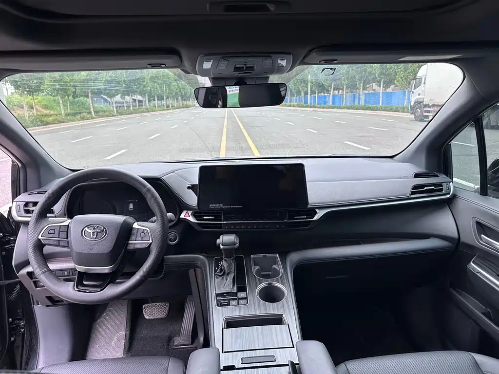 Toyota Sienna 2025