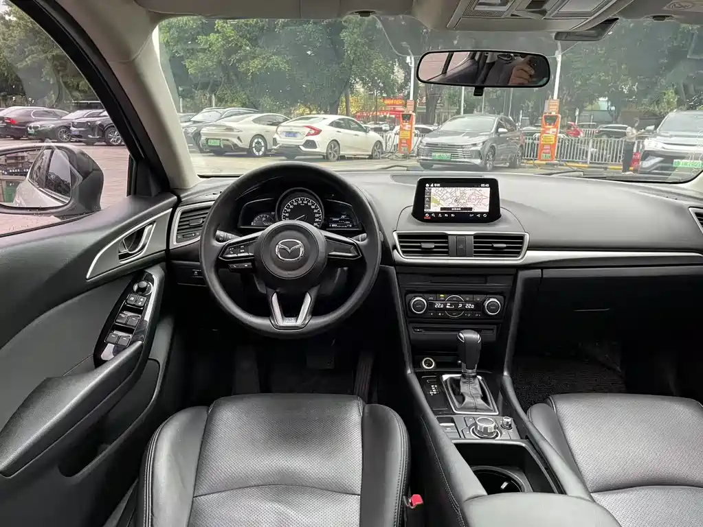 Mazda 3 Axela 2019 — фото 14