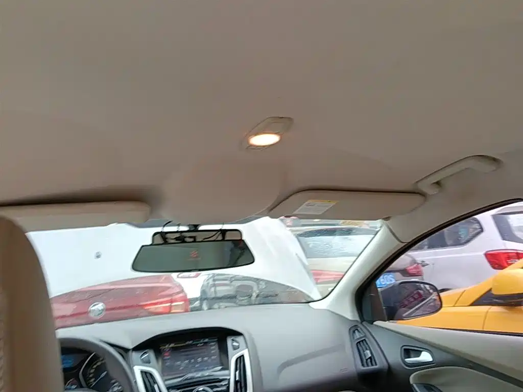 Ford Focus 2015 — фото 18