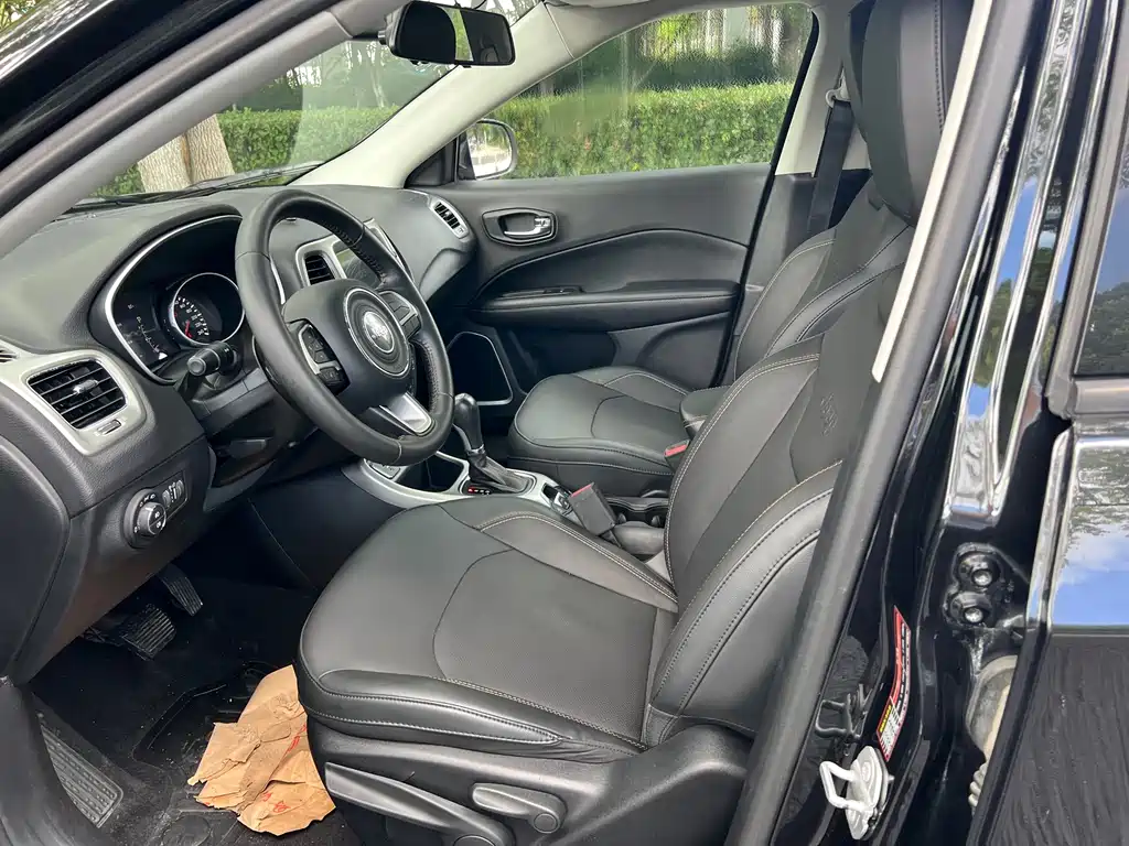 Jeep Compass 2018 — фото 9