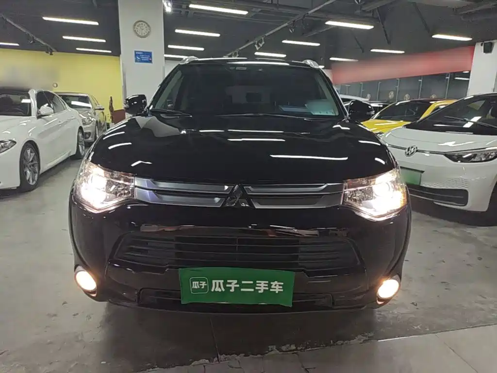 Mitsubishi Outlander 2015 — фото 3