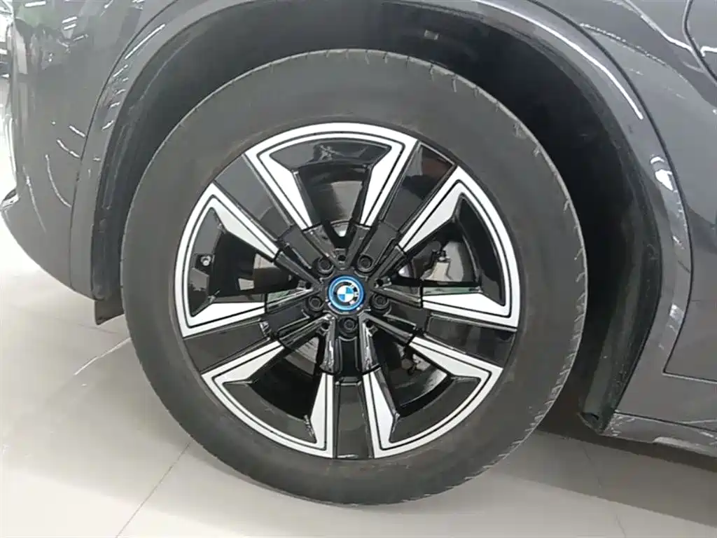 BMW iX3 2023 — фото 23