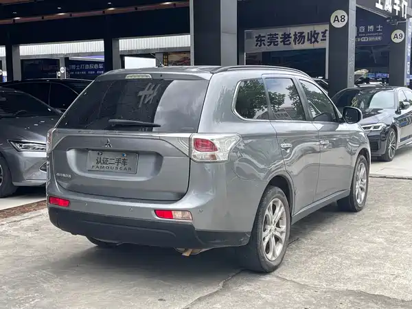 Mitsubishi Outlander 2013