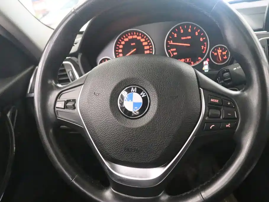 BMW 3 Series 2018 — фото 6