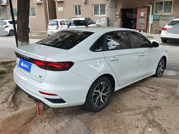 Geely Emgrand 2023