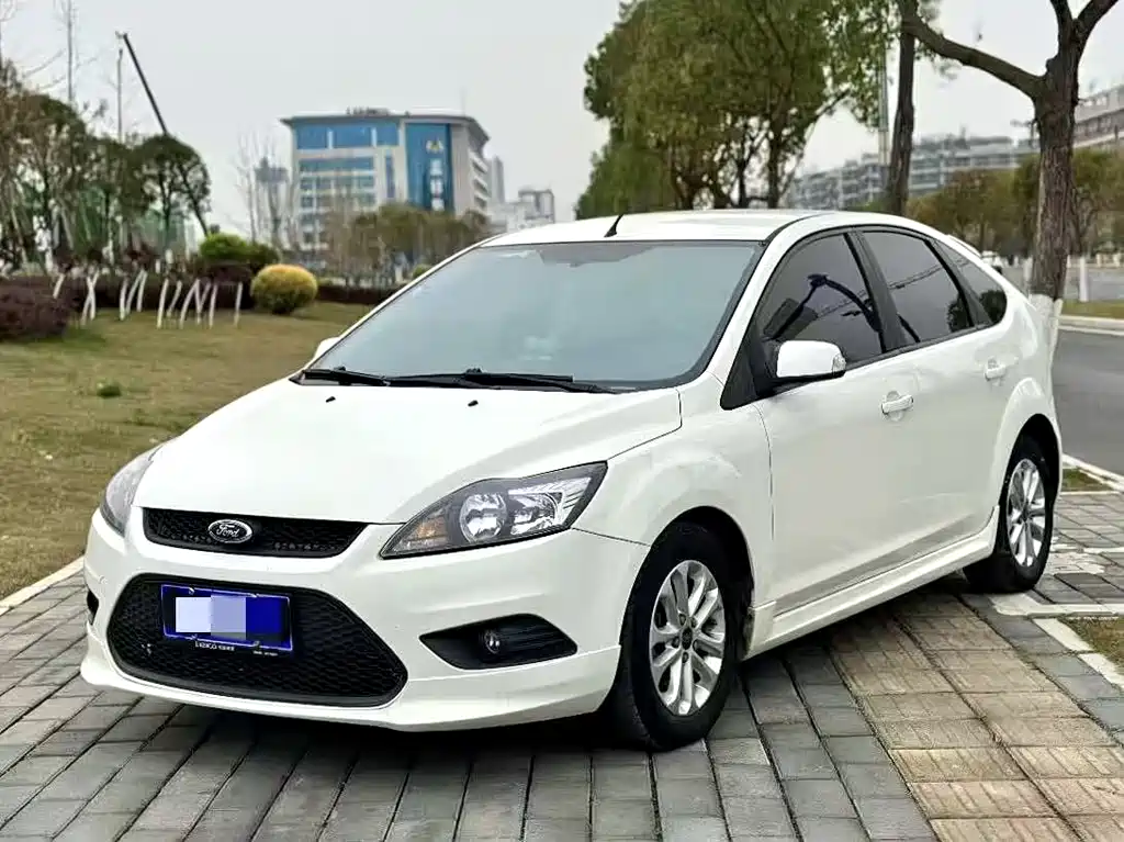 Ford Focus 2015 — фото 1