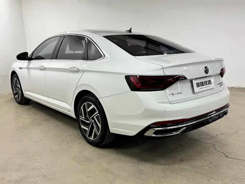 Volkswagen Sagitar 2022