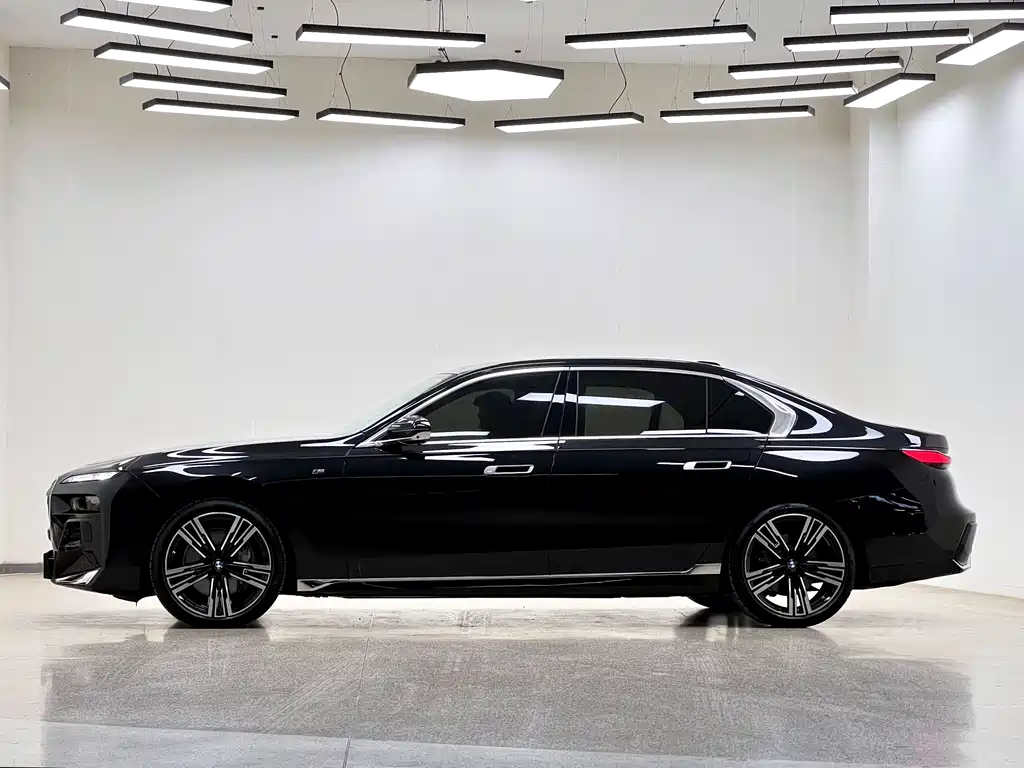 BMW 7 Series 2025 — фото 4
