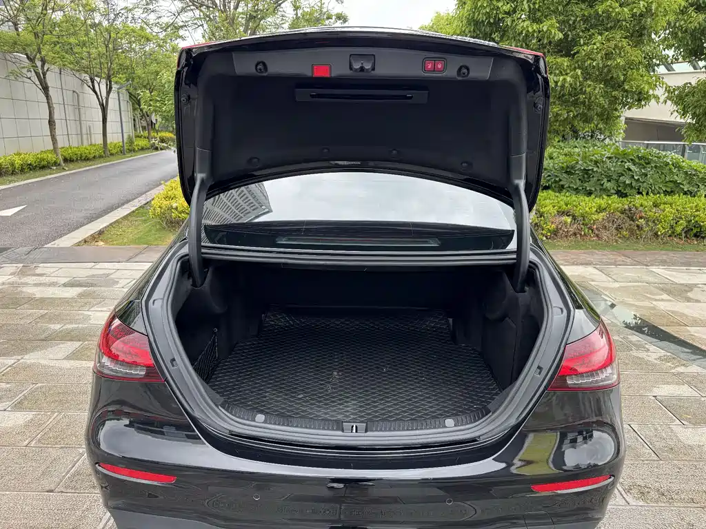Mercedes-Benz E-Class 2022 — фото 28