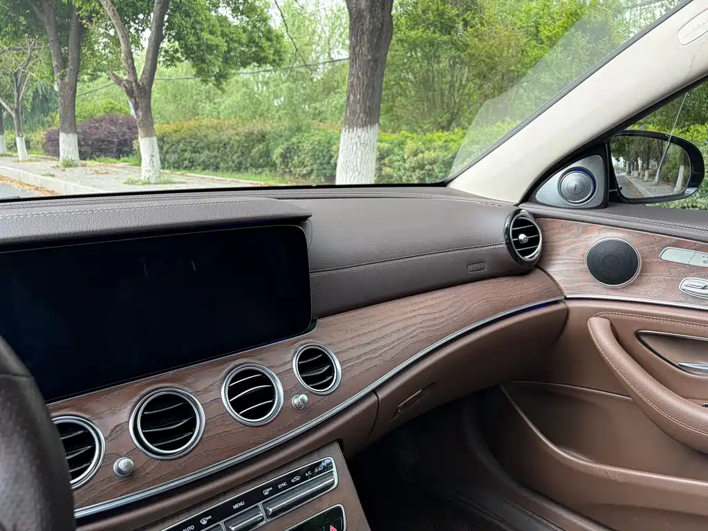 Mercedes-Benz E-Class 2020 — фото 13