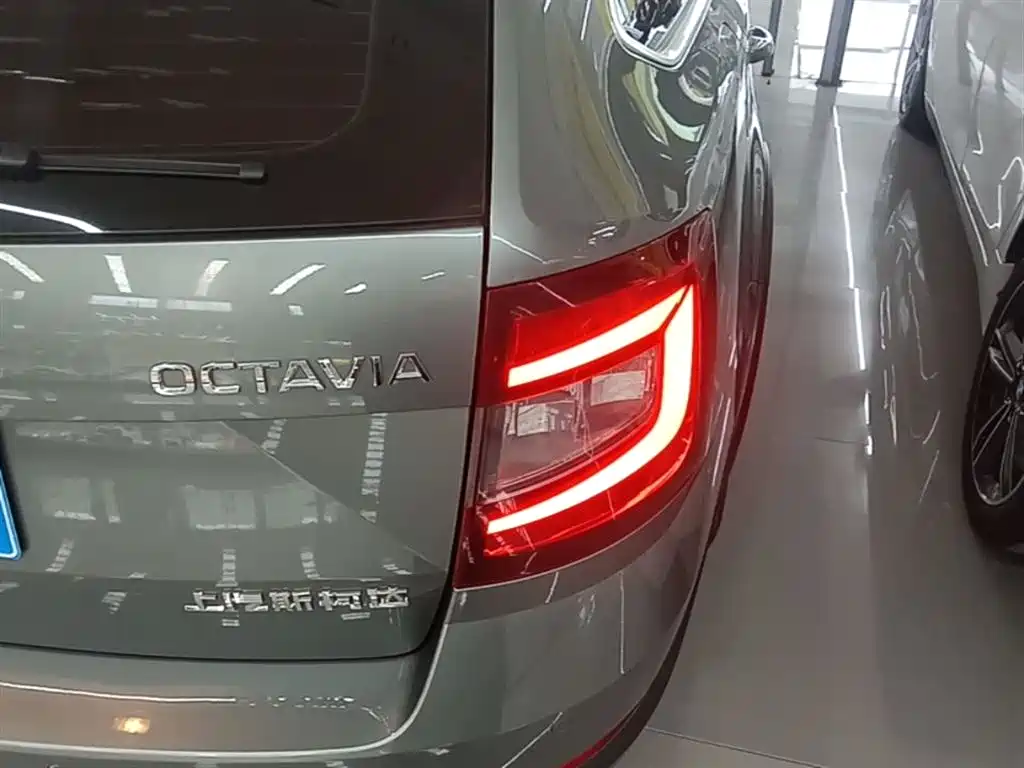 Skoda Octavia 2018 — фото 8
