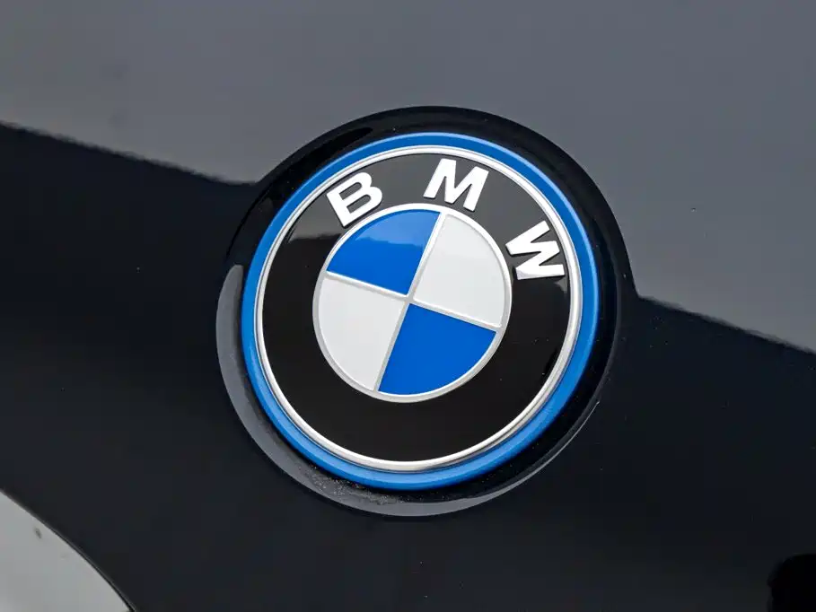 BMW 5 Series New Energy 2022 — фото 19