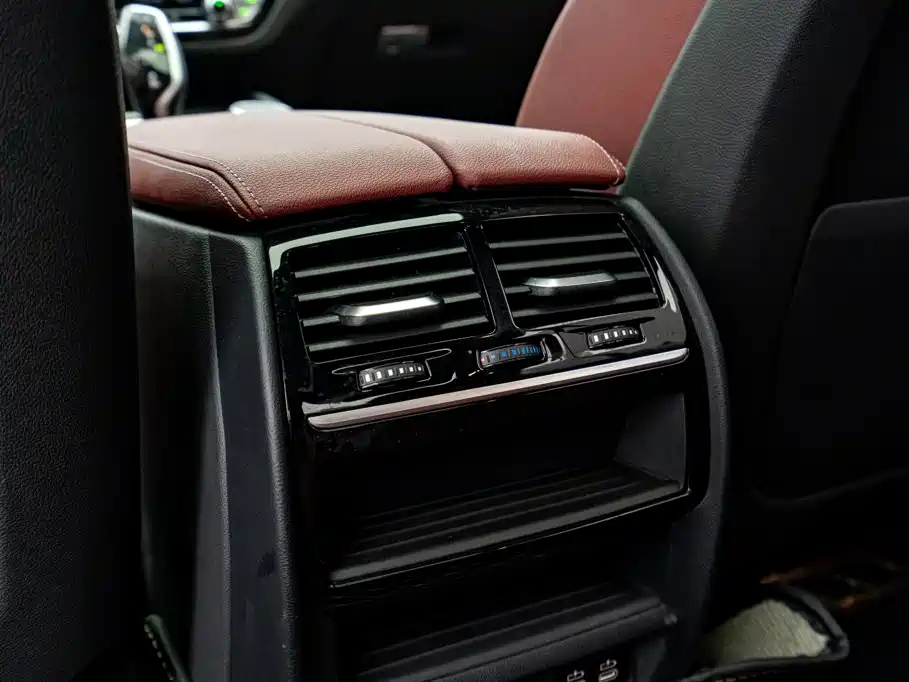 BMW 5 Series New Energy 2022 — фото 14