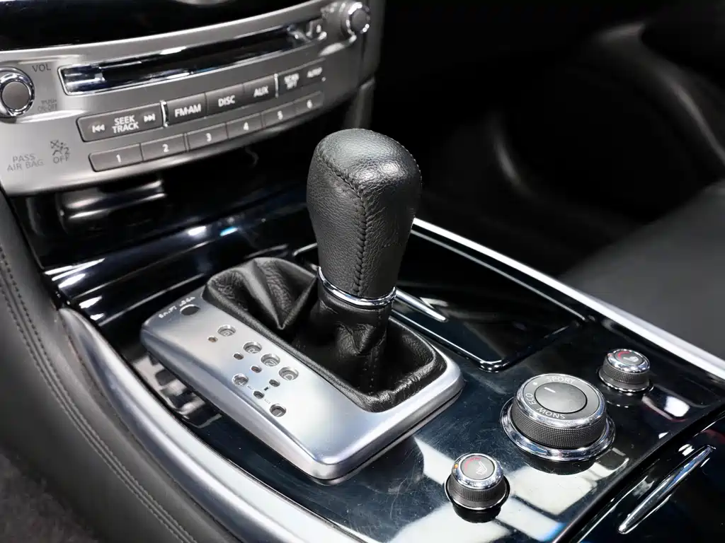 Infiniti Q70 2016 — фото 14