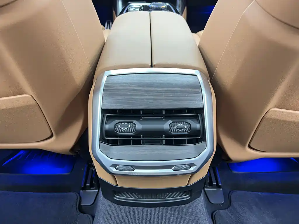 BMW 7 Series 2025 — фото 35