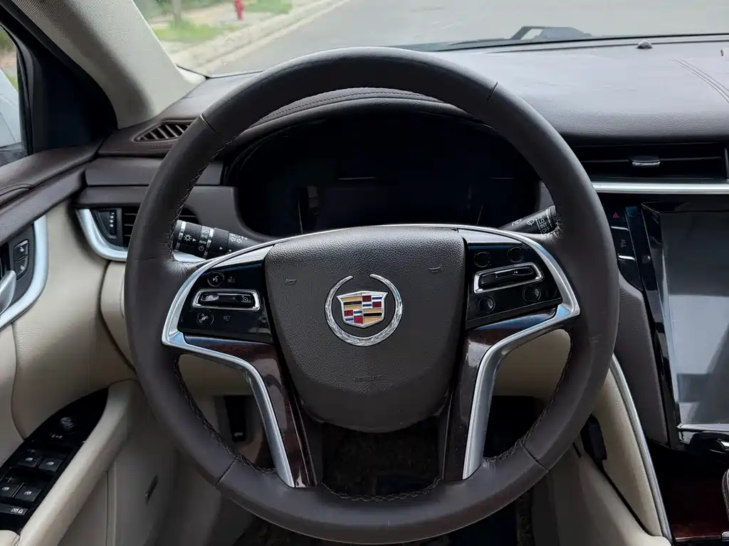 Cadillac XTS 2016 — фото 11
