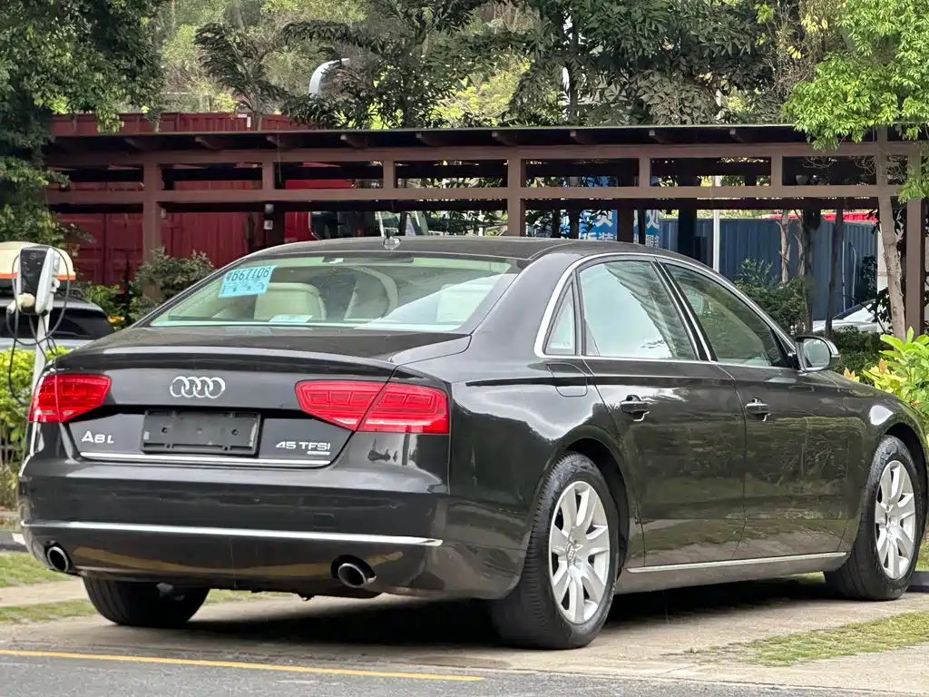 Audi A8 2014 — фото 6