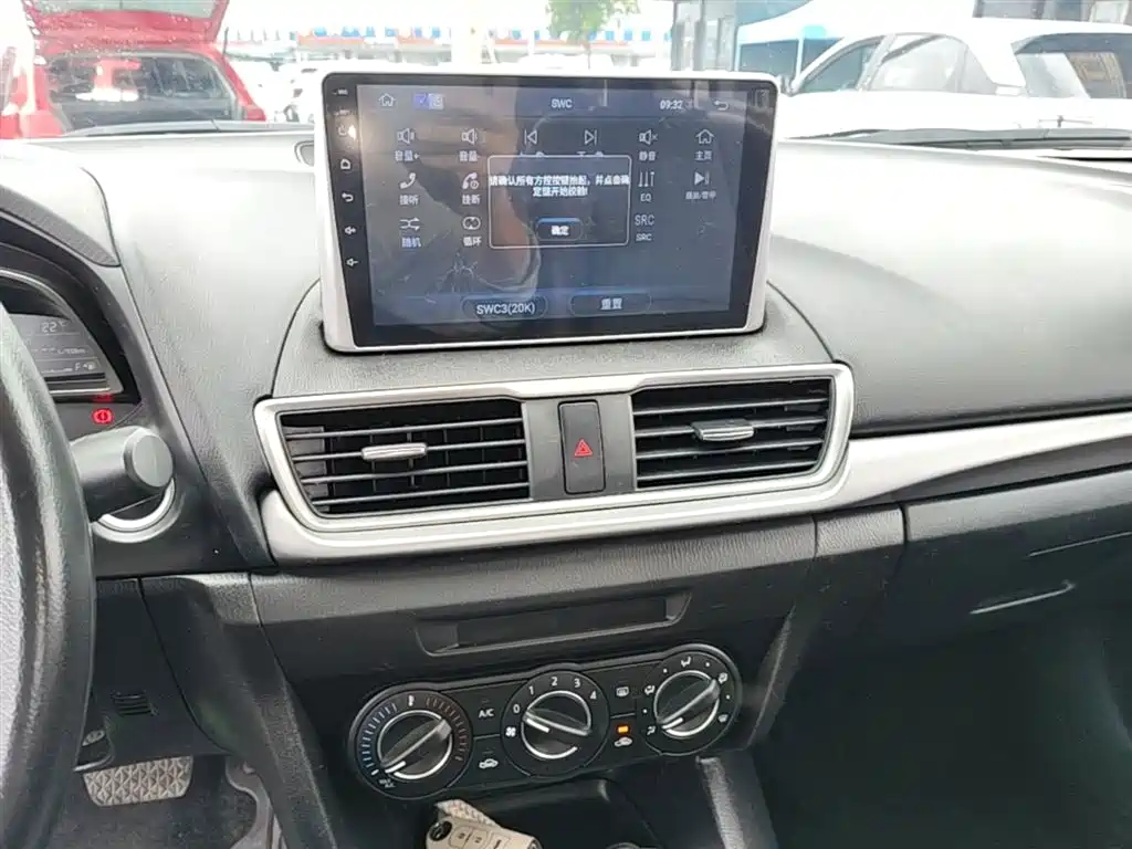 Mazda 3 Axela 2018 — фото 13