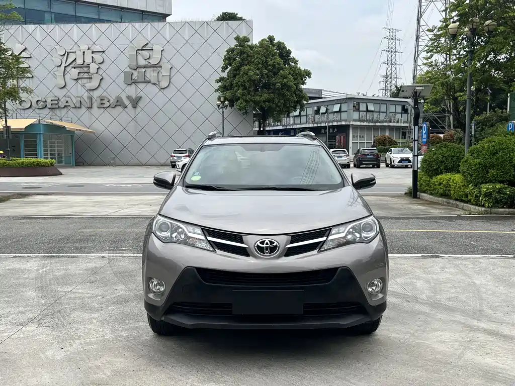 Toyota RAV4 2015 — фото 3