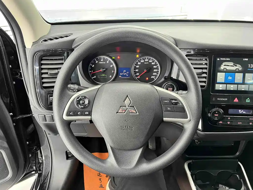 Mitsubishi Outlander 2022 — фото 10