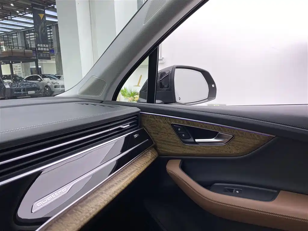 Audi Q7 2023 — фото 28